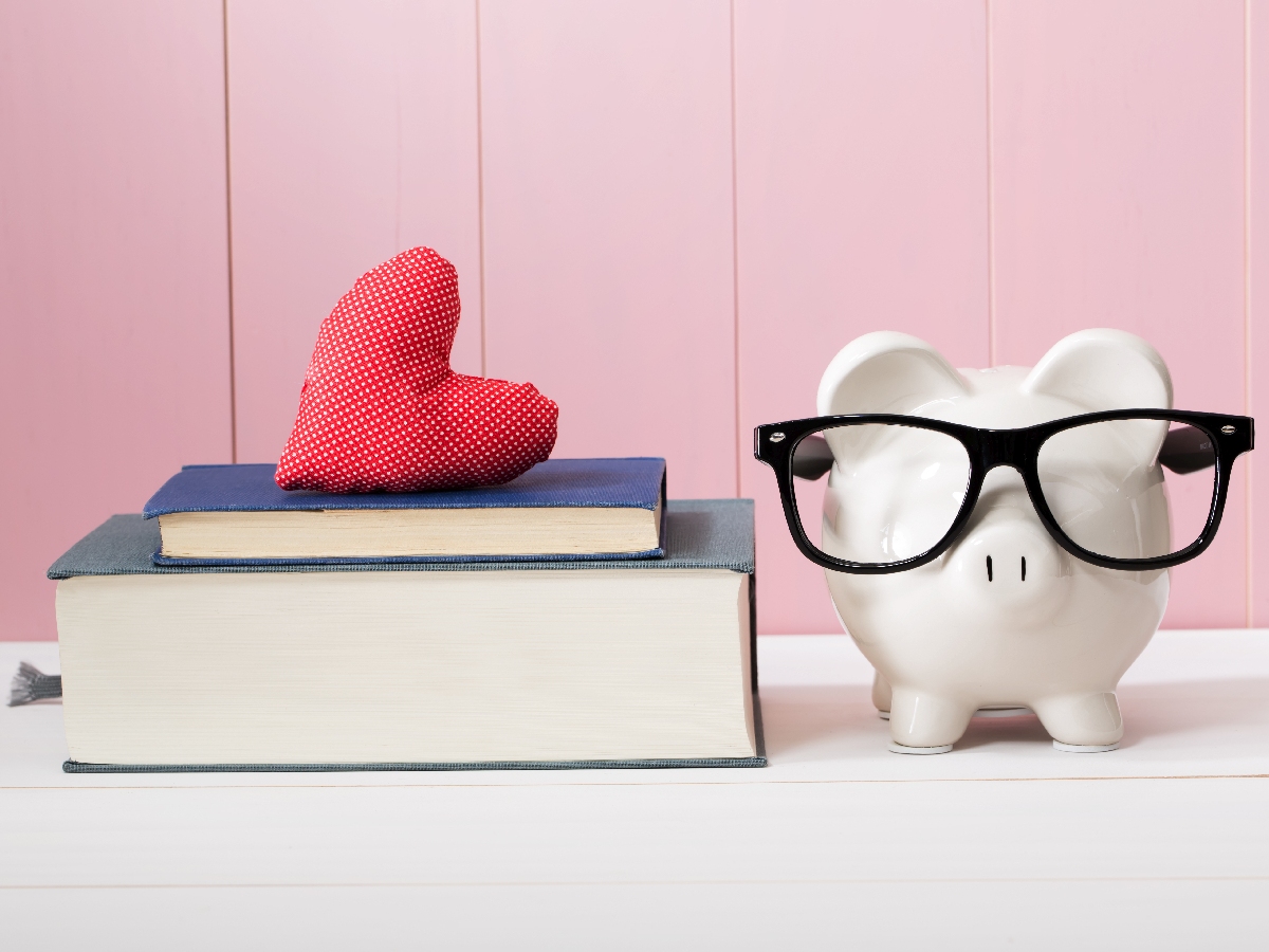 piggy bank in glasses